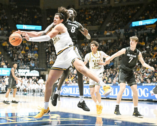 Mountaineers beat Buffaloes to stay perfect at home